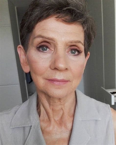 30 Makeup Looks For 70 Year Old Women To Try This Season | Free ...