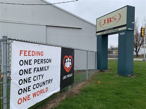 As JBS Meatpacking Plant Reopens In Green Bay, Safety Concerns Still Surround Industry - WPR