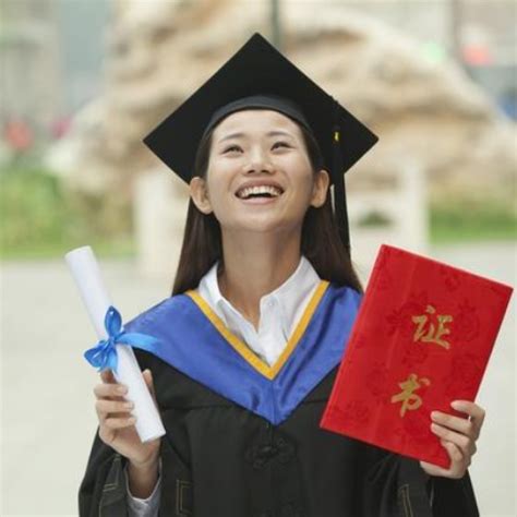 14岁女童满分考入清华大学，750分无人能及，现在什么模样_碧玉