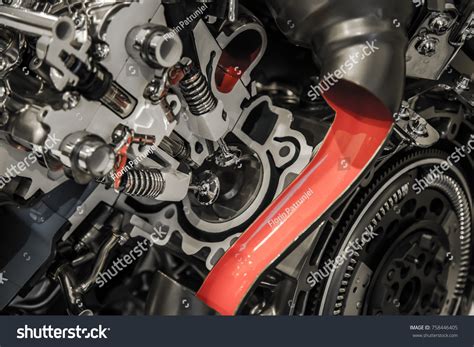 Engine Cross Section 的图像结果