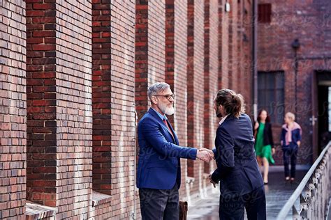 Business People Greeting 的图像结果
