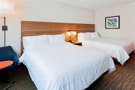 Holiday Inn Express & Suites - Fayetteville, Fayetteville : hotel ...
