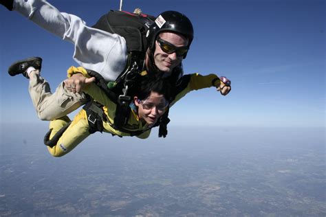 BOSS Soldiers skydive 14,000 feet | Article | The United States Army