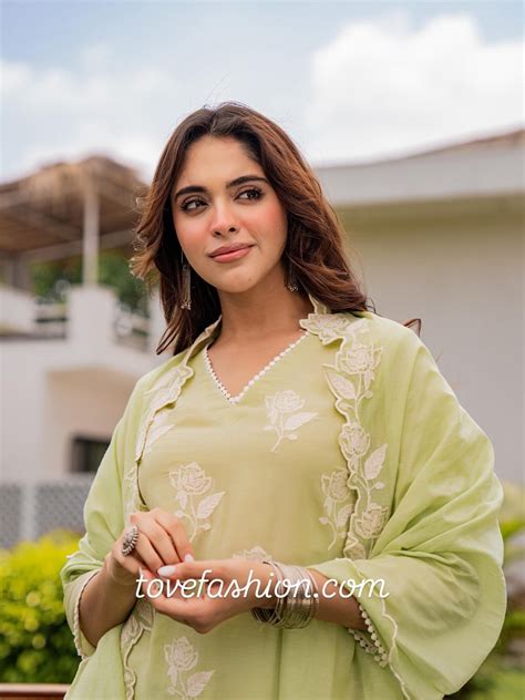 B2017 Mul Chanderi Suit – TOVE