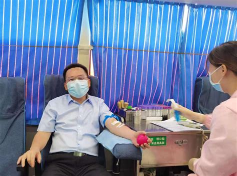 广西血液中心：2021年柳州市机关公务员无偿献血活动，市委书记吴炜、市长张壮带头捐献热血-中国输血协会
