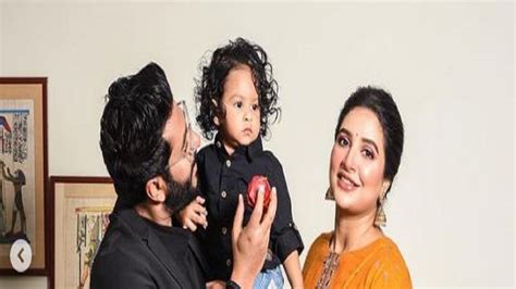 Subhasree Ganguly Raj Chakraborty: আর ভিডিও কল নয়, এবার কোলেই আদর ...