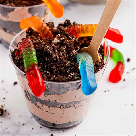 Dirt and Worms Pudding Cups - Fake Ginger