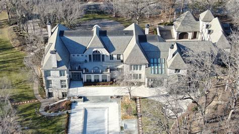 Travis Kelce hints at moving in with Taylor Swift after making ...