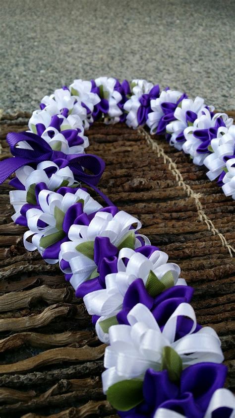DIY Graduation Lei with Ribbons