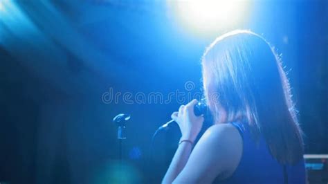 Singing 的图像结果