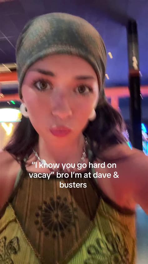 Zoe🐸 (@zoe.ebarb) - Urlebird