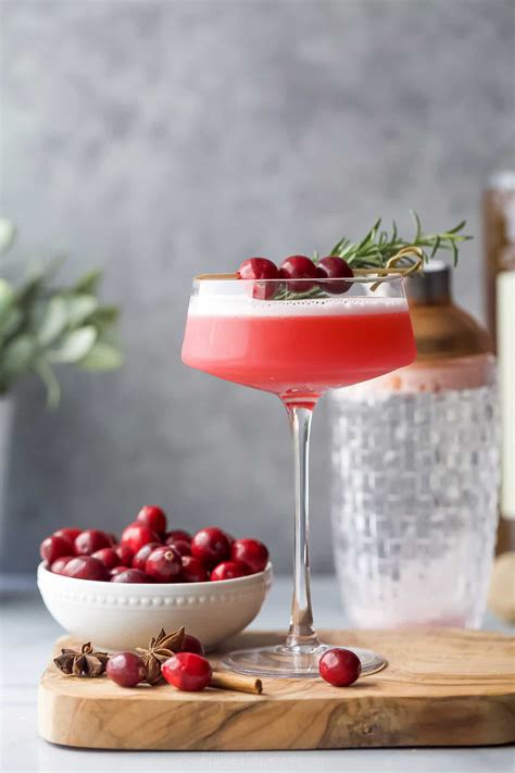 Spiced Cranberry Whiskey Sour | Easy Healthy Recipes - storytellingco