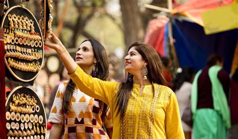 Turn Heads With The Most Meaningful Aesthetic Tote Bags That Are ...