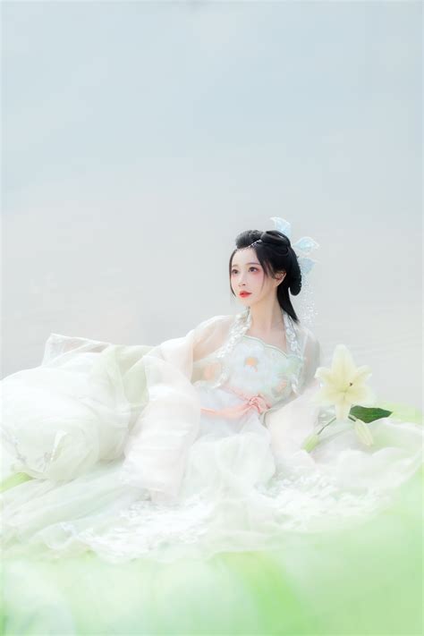 [YWW.ME] 2025.05.18 Little Su Su born from the green plum blossom - V2PH
