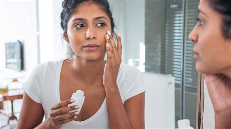 How to Treat Dry Skin Around the Eyes | Vaseline®