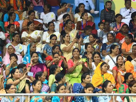 Maharashra Government Gift to Laadki Bahin on Womens Day Marathi News ...