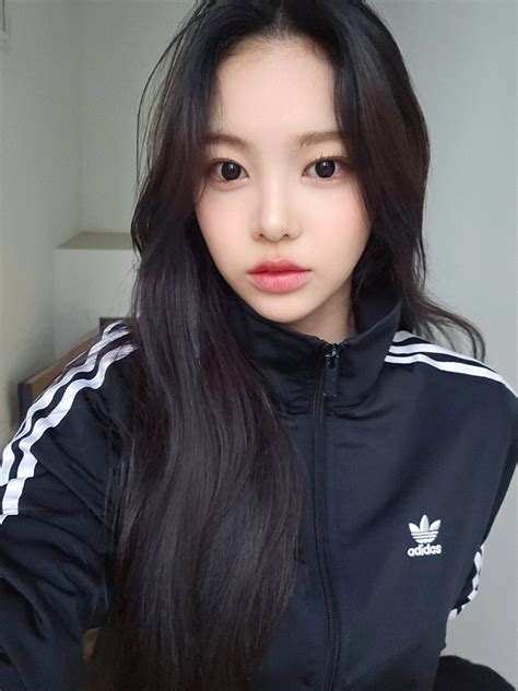 iAn 🫛 ️🖤🤍 in 2025 | H2h, Kpop girls, Long hair girl
