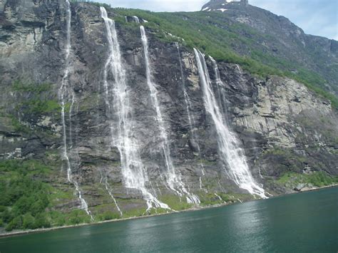 Three-Sisters-Falls-Cataratas-las-Tres-Hermanas-Peru - Amy Tours ...