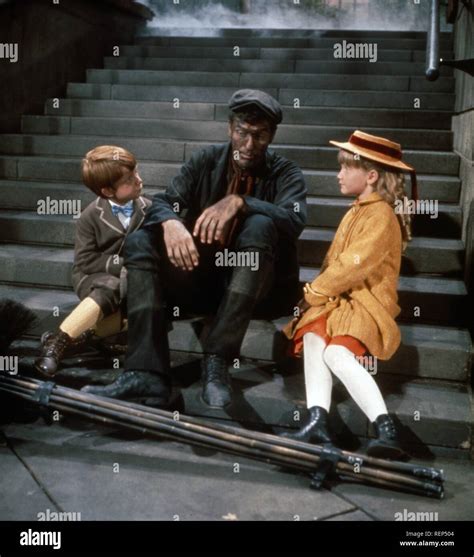 Mary Poppins Year : 1964 USA Director : Robert Stevenson Dick Van Dyke ...