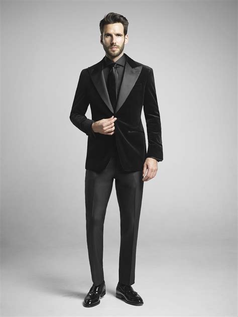 Black Velvet Dinner Jacket. | Black velvet suit, Mens outfits, Formal ...