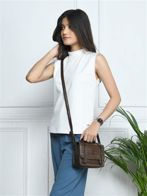 Best Leather Bag Brands Available in India | 2025 Updated Guide – Hestern
