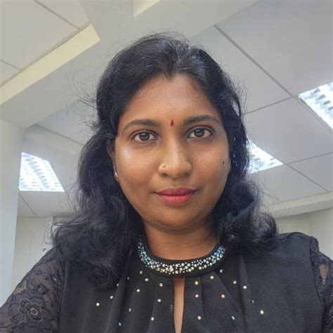 Menaka Velayudhan - Chemistry teacher - ₹2575/h