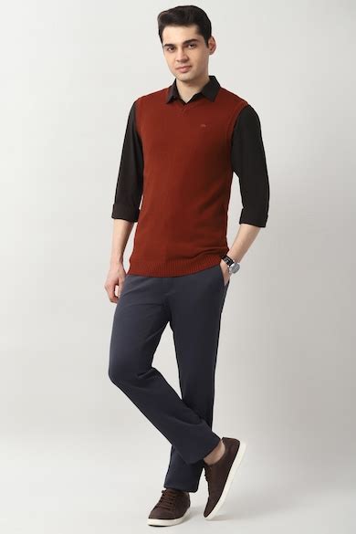 Buy Men Maroon Solid V Neck Sweater Online - 40015867 | Peter England