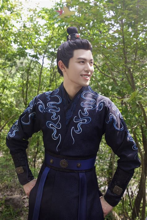 The behind the scenes of "Battle of the Writers" Q6. It may be one of ...