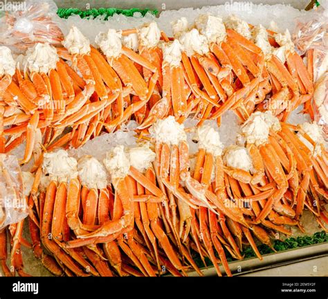 Snow Crab Clusters. Chionoecetes . Opilio Stock Photo - Alamy
