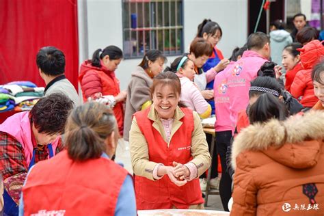 包饺子 穿新衣 外来务工人员第二故乡快乐过元旦