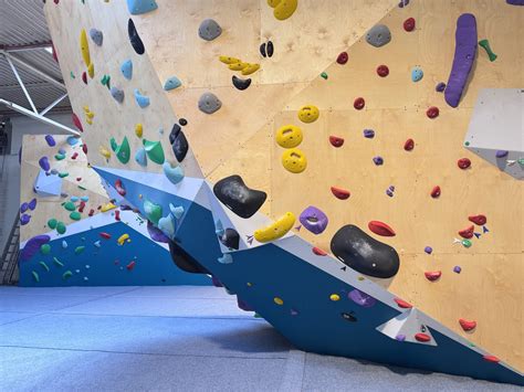 Blockbuster movie stunt rigger opens bouldering wall facility – South ...
