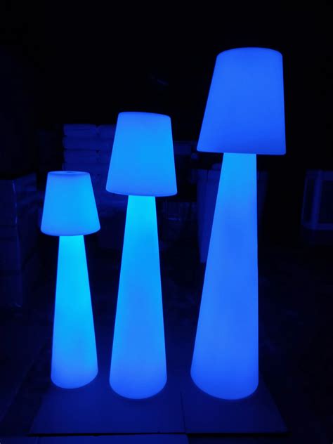 Outdoor Waterproof LED Floor Lamp | Modern Solar Garden Light | Remote ...
