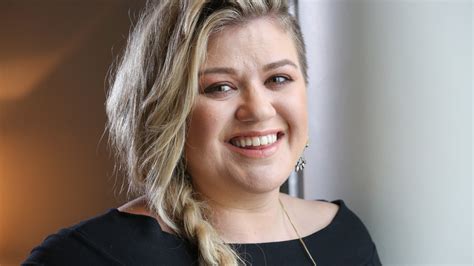 Is Kelly Clarkson Pregnant With Twins?! - Closer Weekly | Closer Weekly