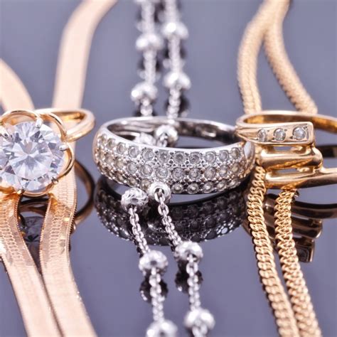 How To Mix Metals: Mixing Silver And Gold Jewelry | blingadvisor.com