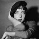 Carolyn Jones Height, Weight, Body Measurements - Searchceleb