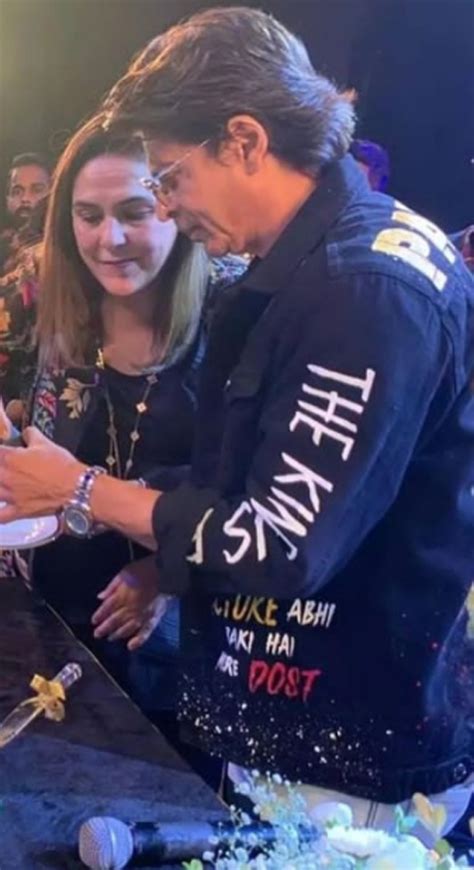 Fans Get Disheartened About SRK Aging As His Latest Picture Goes Viral ...