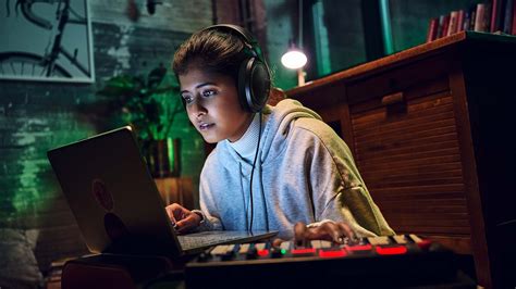 Sennheiser introduces HD 400 Pro Studio headphones