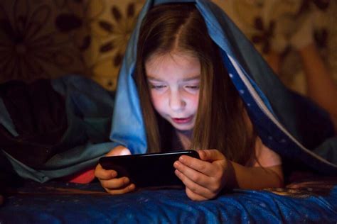 Smartphone Addiction In Children: Signs, Impact, And Tips For ...