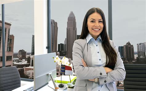 Hispanic Business Owner 的图像结果