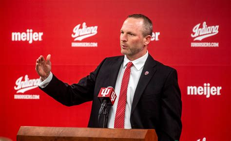 Indiana introduces Darian DeVries as its new men's basketball coach