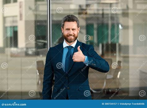Business Man Giving Thumbs Up 的图像结果