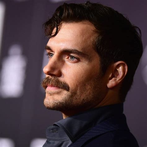 'Justice League' Henry Cavill Finally Shaves The Mustache