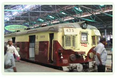 Old Mumbai Local Train 的图像结果