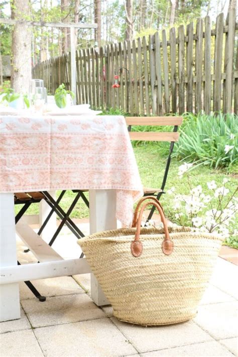 Table Setting Country Style 的图像结果