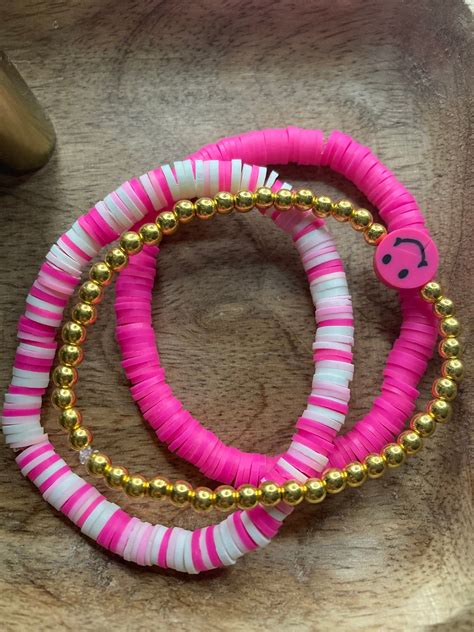 This set contains 2 pink bracelets with a hot pink smiley bracelet Diy ...