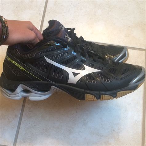 Men s mizuno wave momentum mid volleyball shoes – Artofit