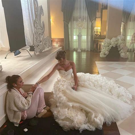 Taylor Swift Wedding Dress : r/Celebhub