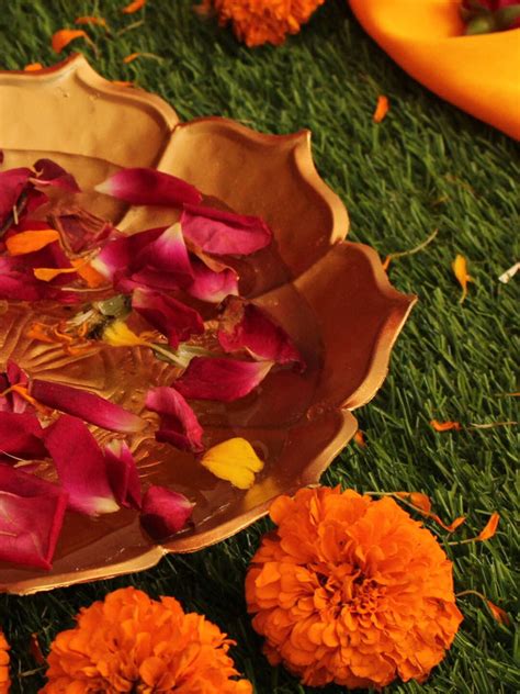 Buy | Gold-Toned Floral Urli Decorative Bowl For Floating Flowers ...