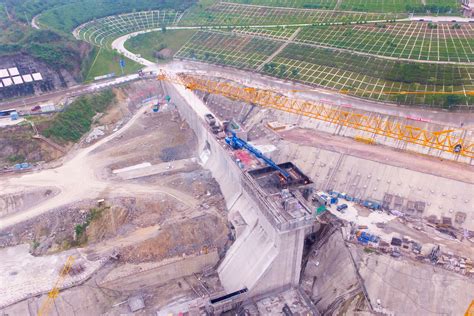 中国水利水电第八工程局有限公司 图片新闻 提前360天！大藤峡工程挡水坝段全线到顶