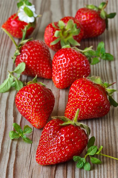 Are Strawberries Acidic? - Daily Medicos